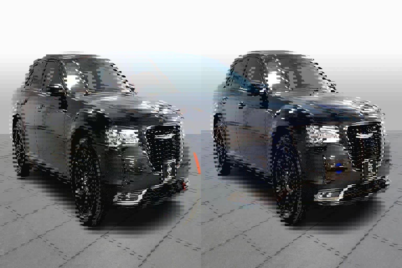 Used 2019 Chrysler 300 S w/ 300S Premium Group image 2