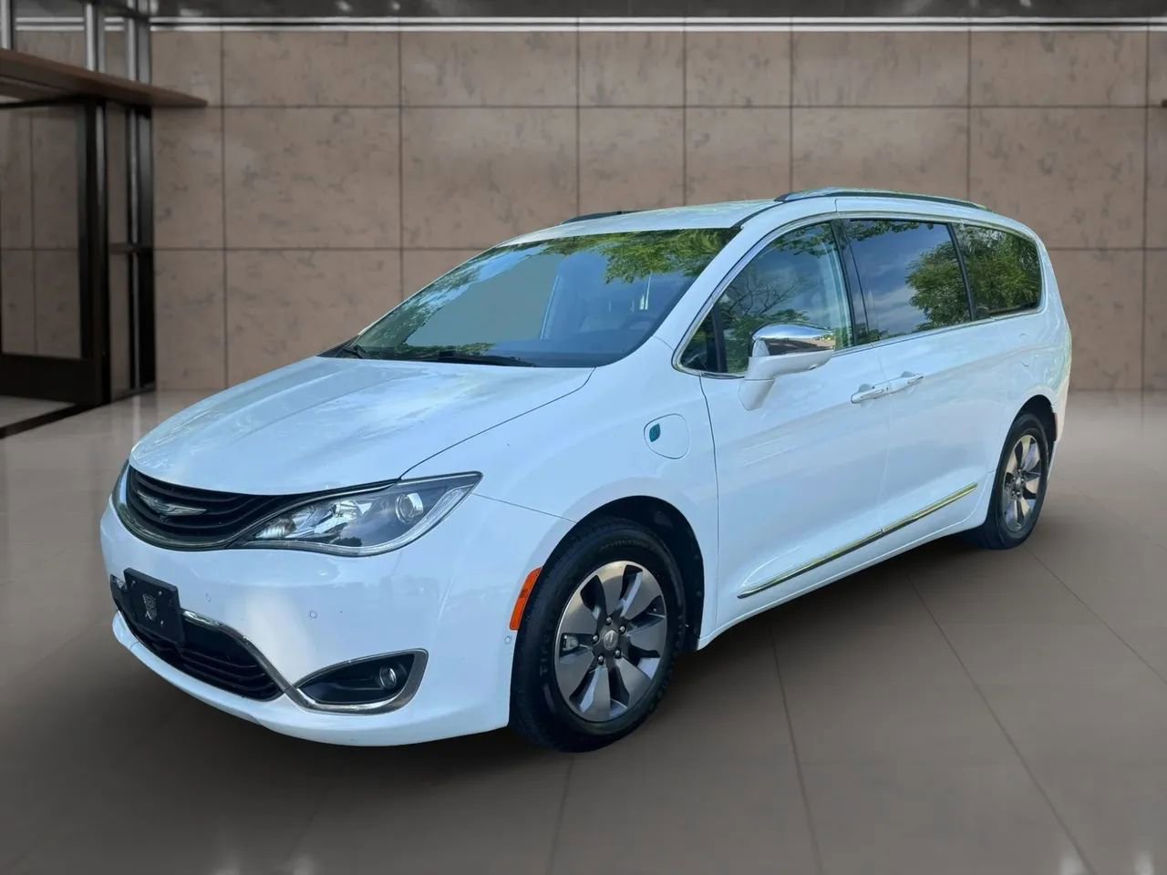 Used 2017 Chrysler Pacifica Platinum FWD image 5
