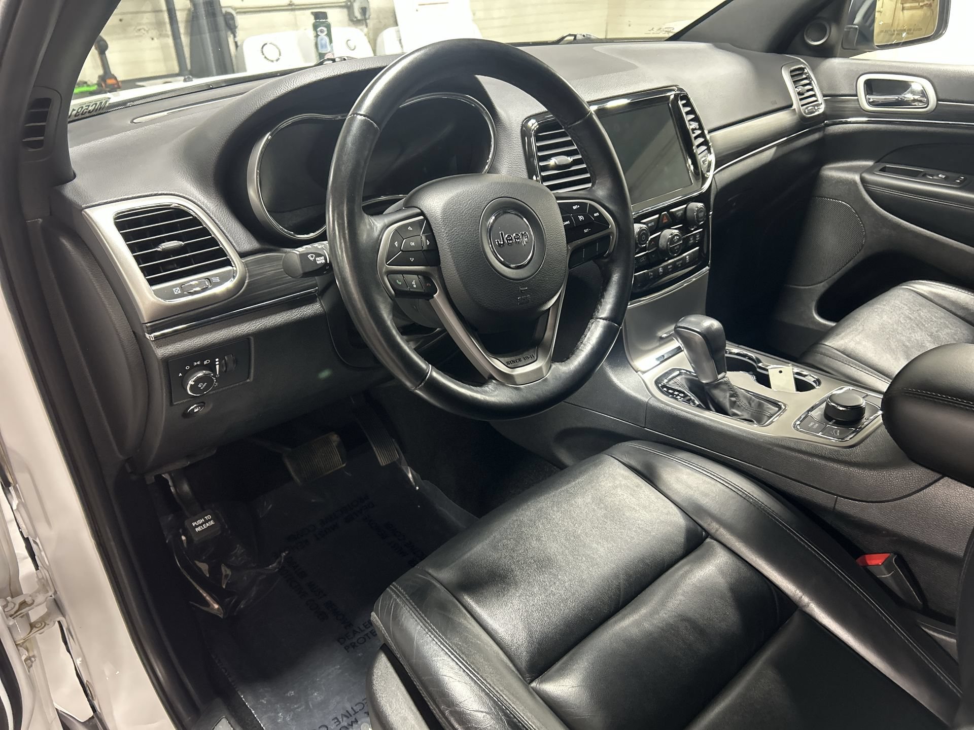 Used 2021 Jeep Grand Cherokee Limited AWD/4WD image 11