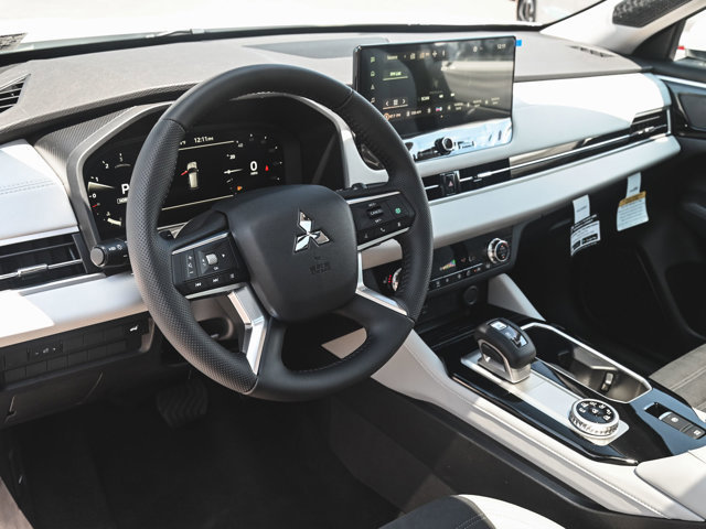 New 2025 Mitsubishi Outlander SE image 15