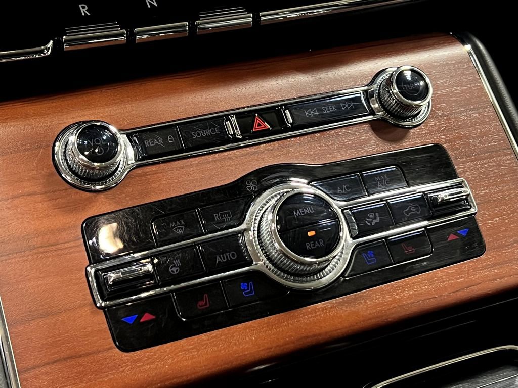 Used 2022 Lincoln Aviator Reserve w/ Equipment Group 201A AWD/4WD image 26