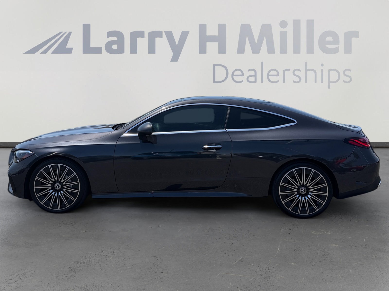 Used 2025 Mercedes-Benz CLE 300 4MATIC Coupe image 2