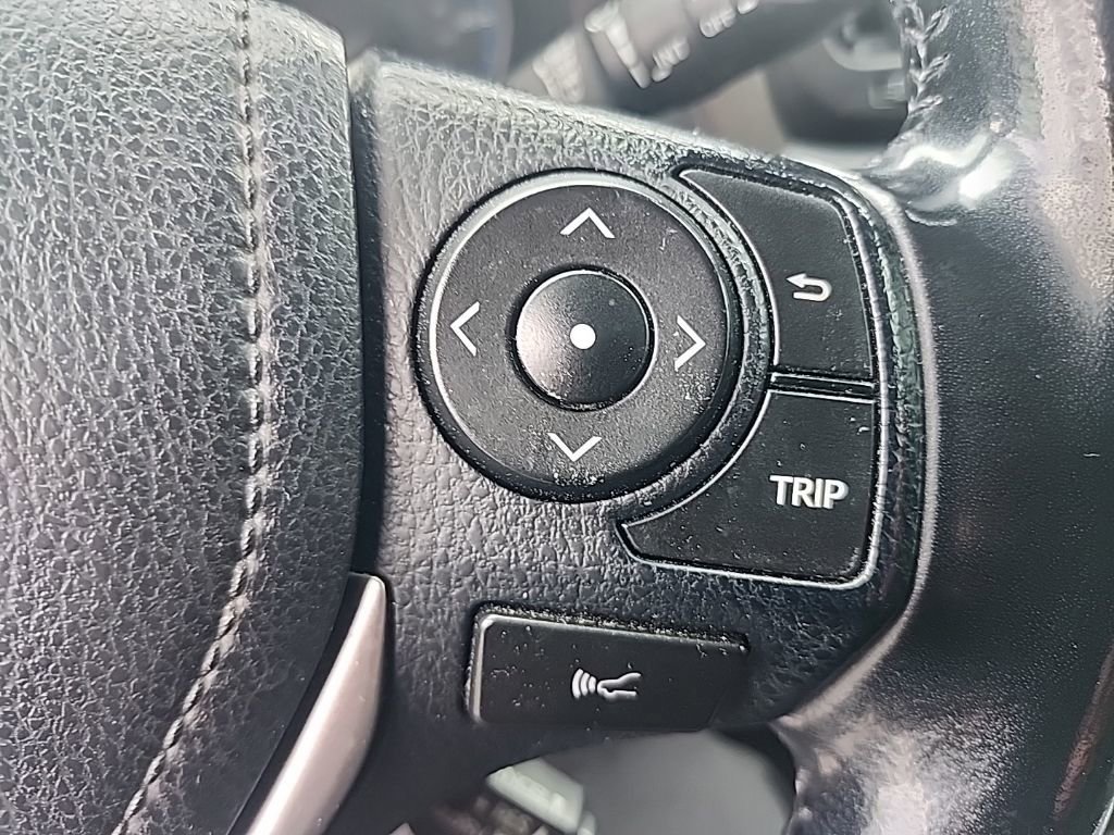 Used 2018 Toyota RAV4 XLE FWD image 6