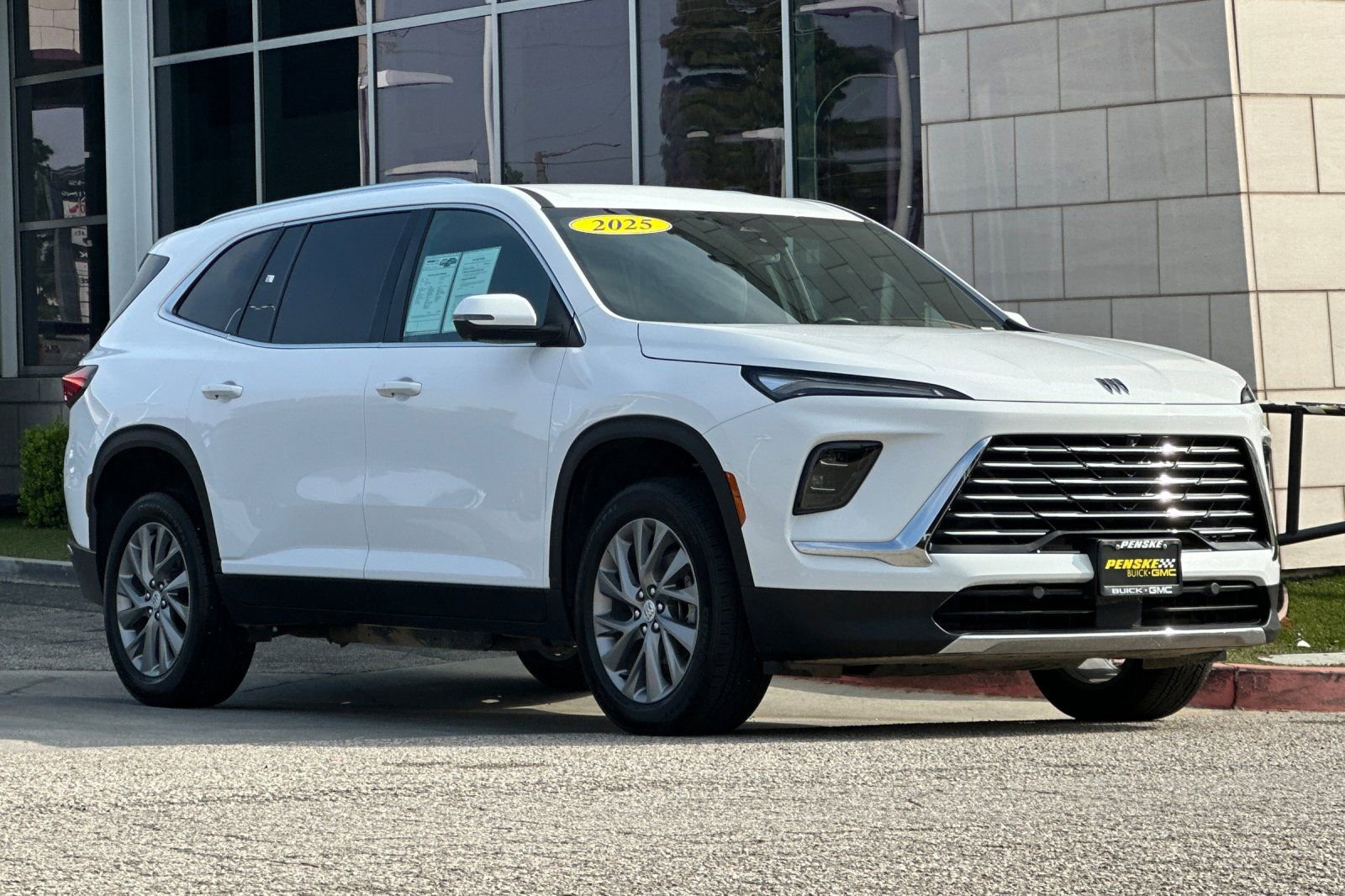 Used 2025 Buick Enclave Preferred image 2