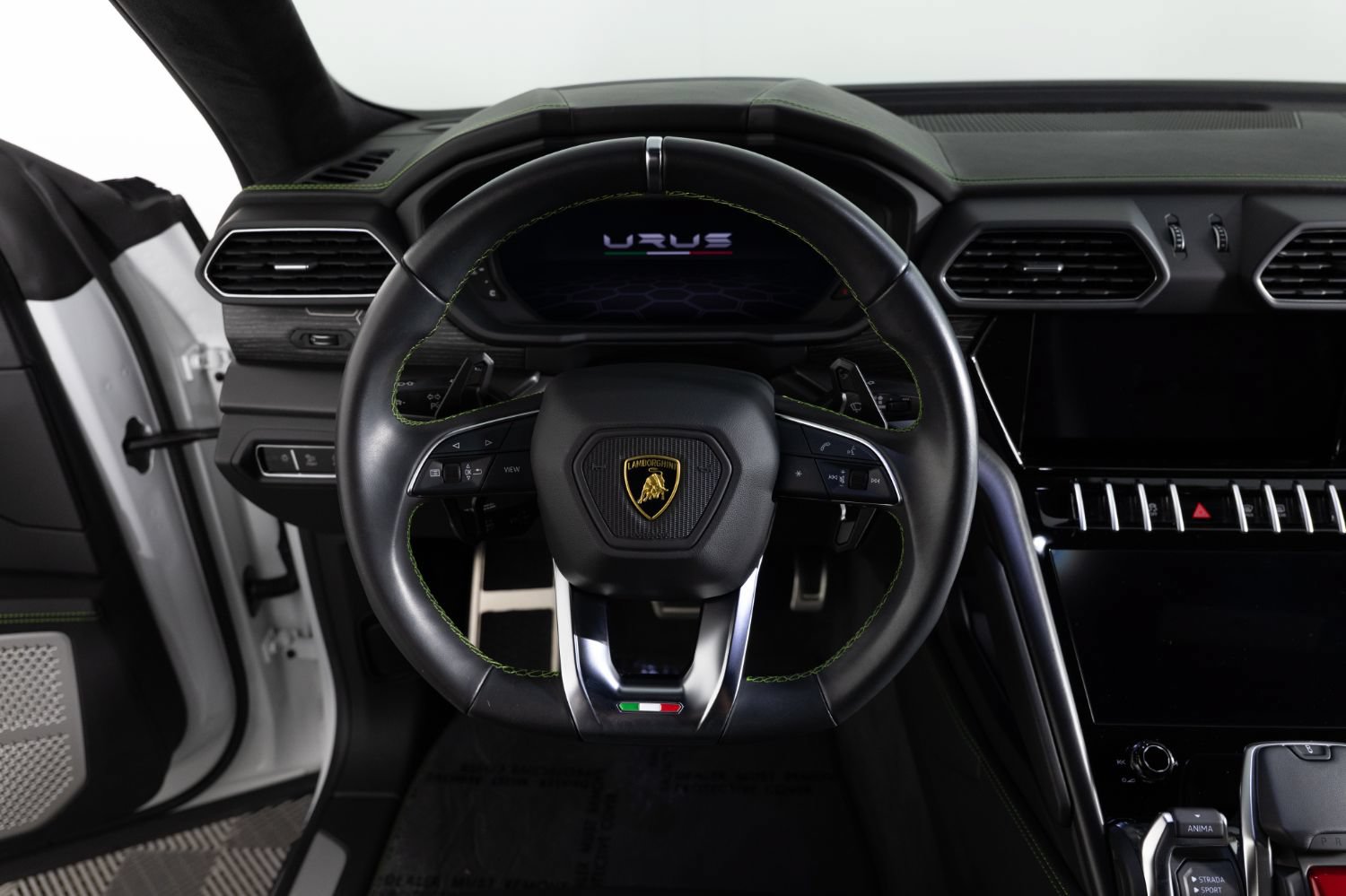 Used 2021 Lamborghini Urus AWD/4WD image 42