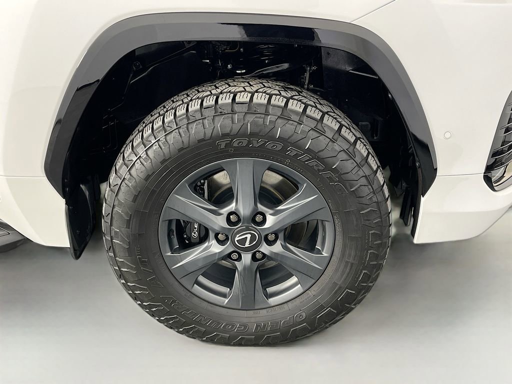 Used 2025 Lexus LX 700h Overtrail image 41