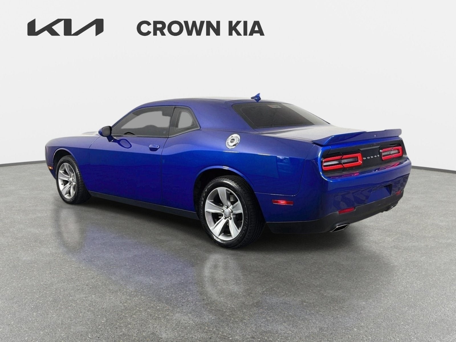 Used 2022 Dodge Challenger SXT RWD image 8