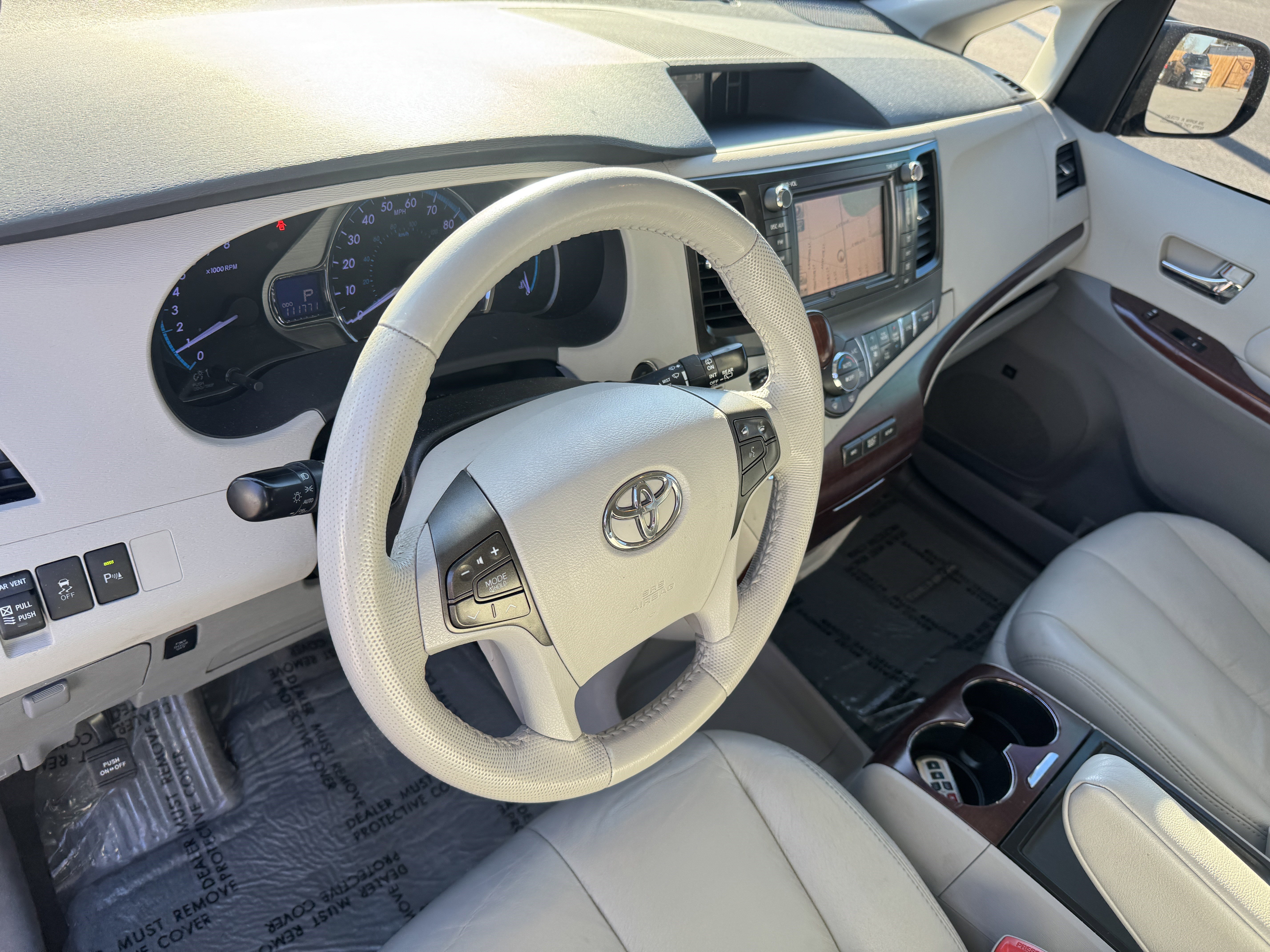 Used 2012 Toyota Sienna XLE image 12
