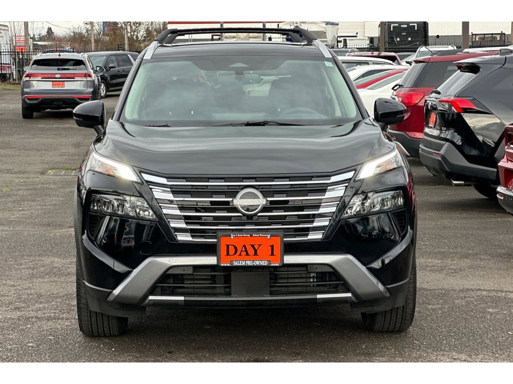 Used 2025 Nissan Rogue SL w/ SL Premium Package image 11