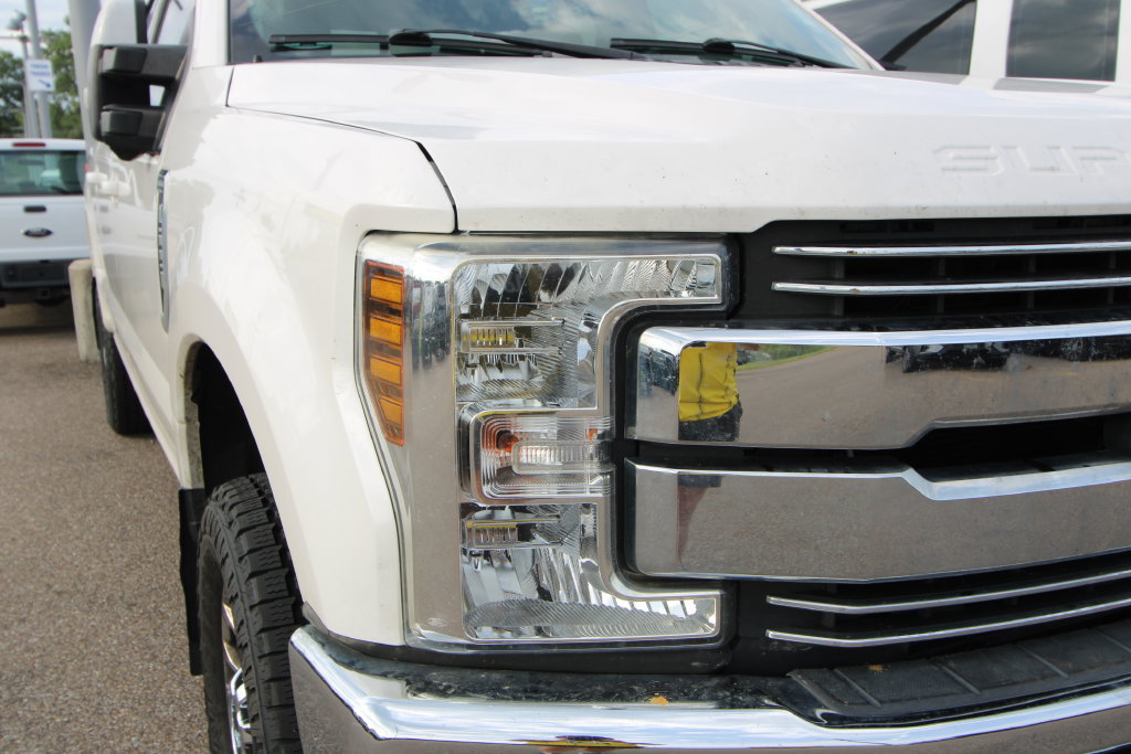 Used 2019 Ford F250 Lariat w/ Lariat Ultimate Package AWD/4WD image 12