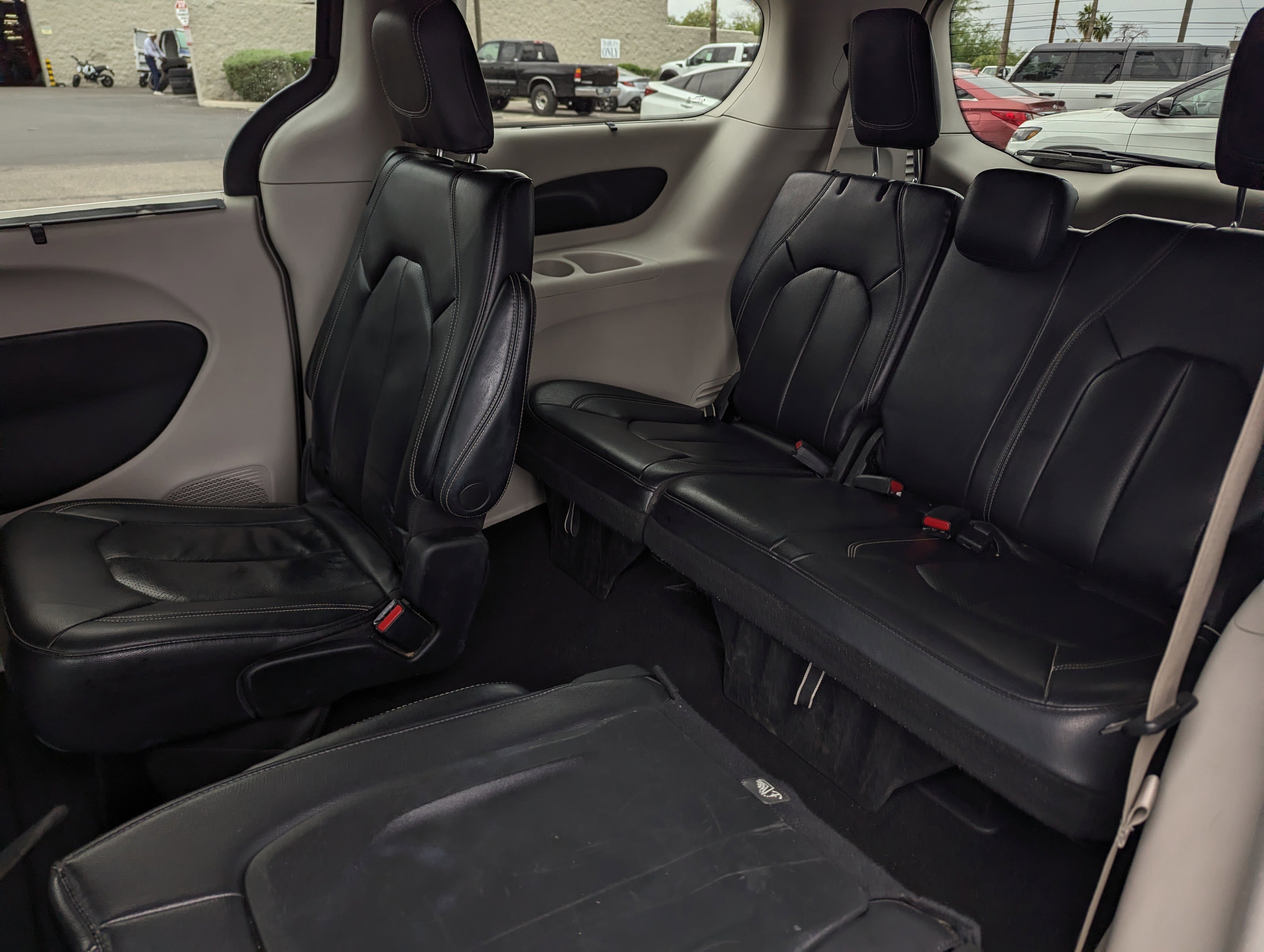 Used 2022 Chrysler Pacifica Touring-L image 8
