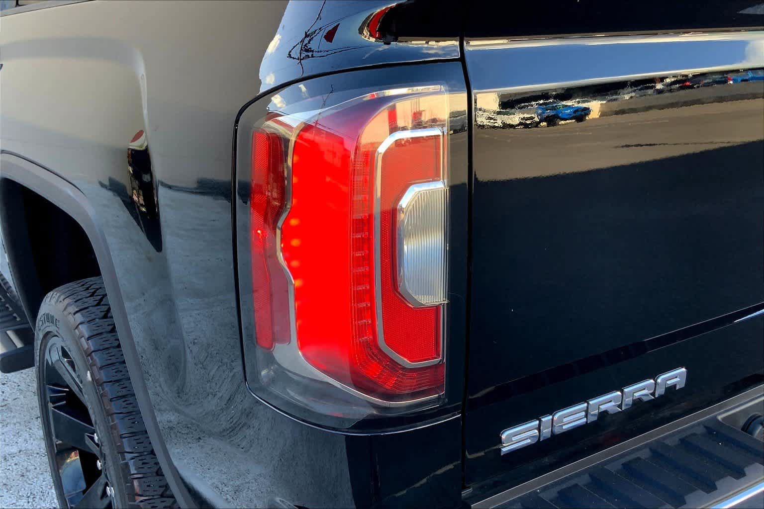 Used 2018 GMC Sierra 1500 SLT w/ Enhanced Driver Alert Package RWD image 28