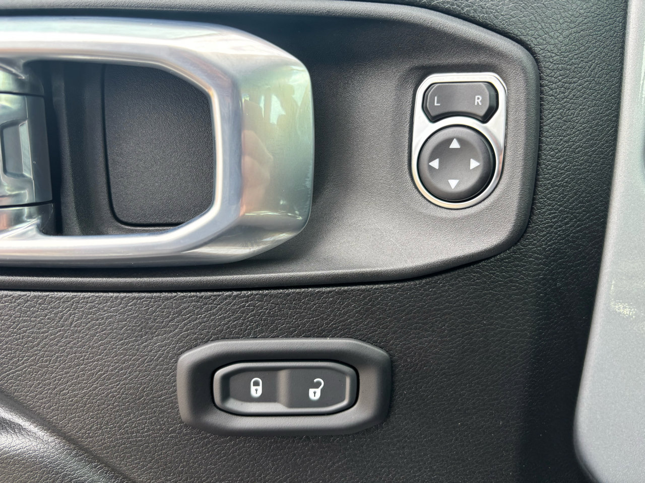 Used 2023 Jeep Wrangler Unlimited Sport image 15