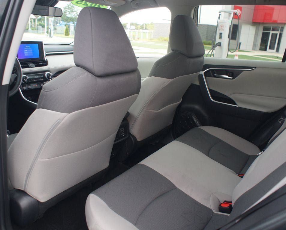 Used 2025 Toyota RAV4 XLE w/ Weather Package AWD/4WD image 15