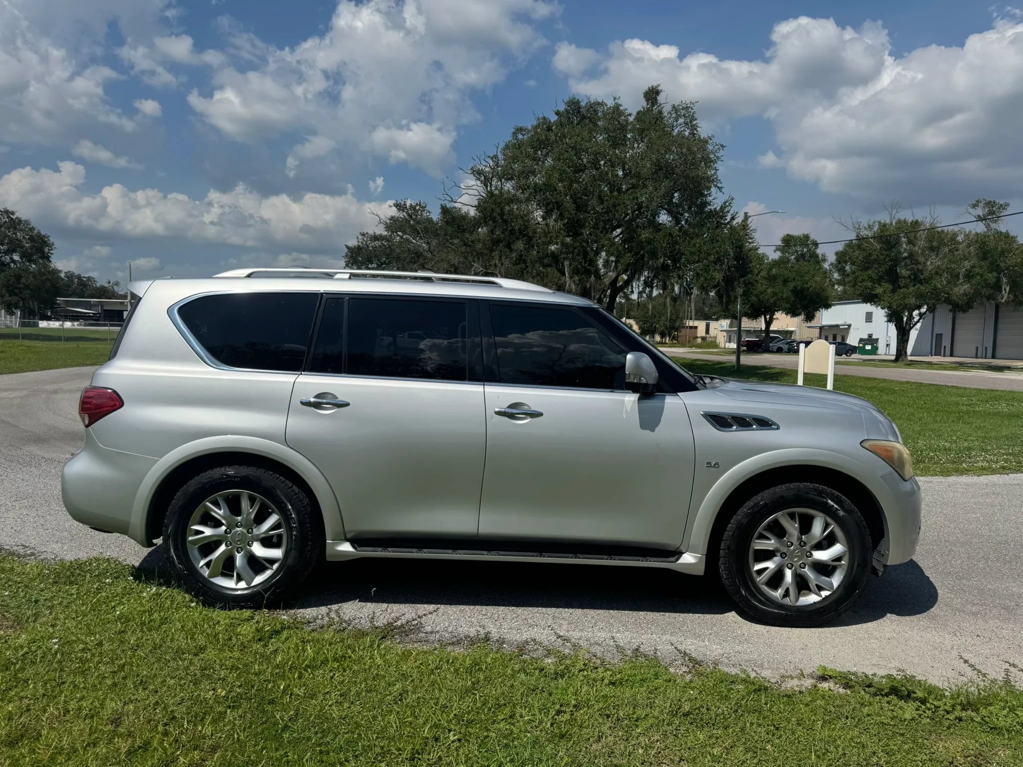 Used 2014 INFINITI QX80 2WD w/ Theater Package image 4