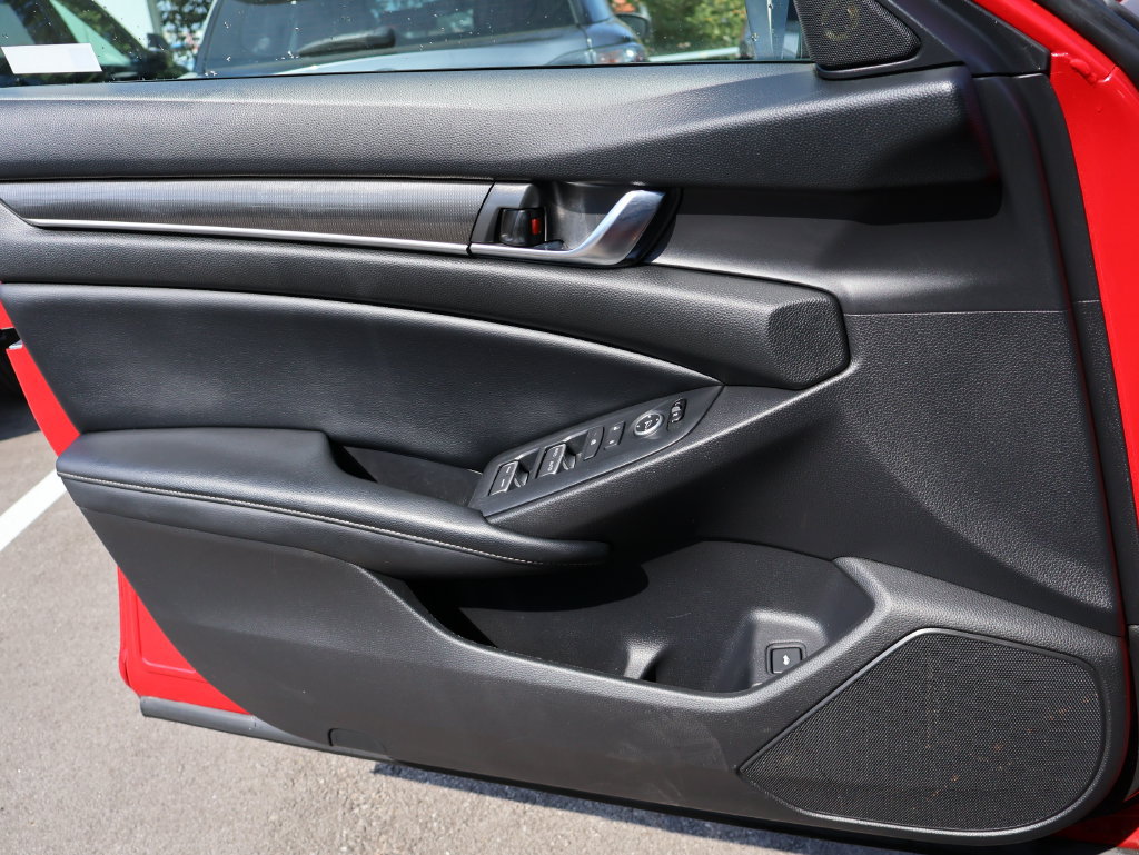 Certified 2018 Honda Accord Sport image 28