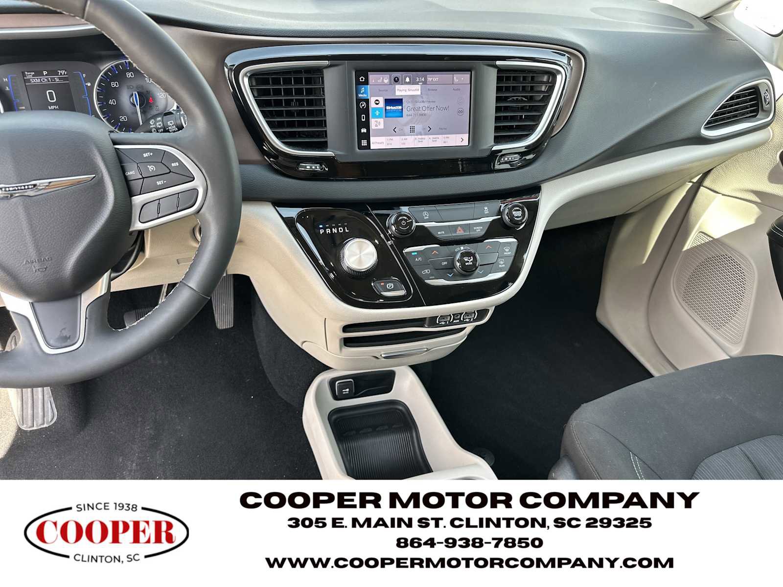 Used 2023 Chrysler Voyager LX image 26