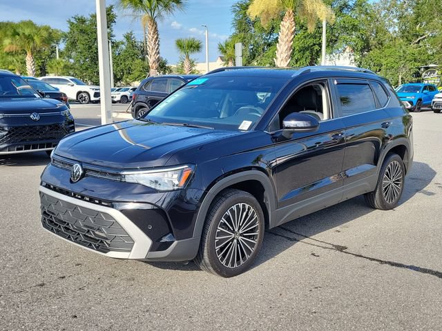 Used 2025 Volkswagen Taos SE FWD image 2