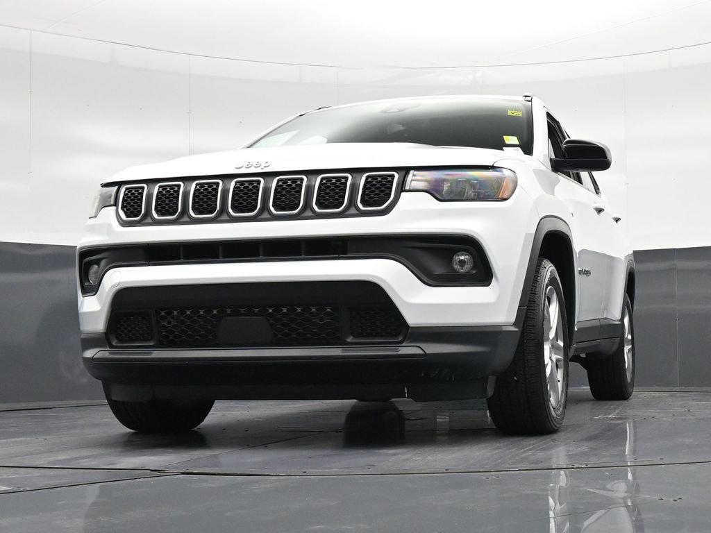 Used 2024 Jeep Compass Latitude AWD/4WD image 33