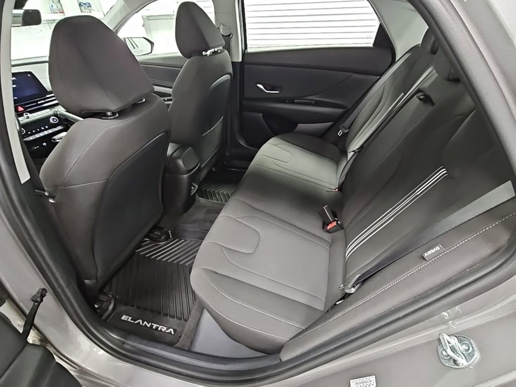 Used 2024 Hyundai Elantra SEL w/ Convenience Package image 32