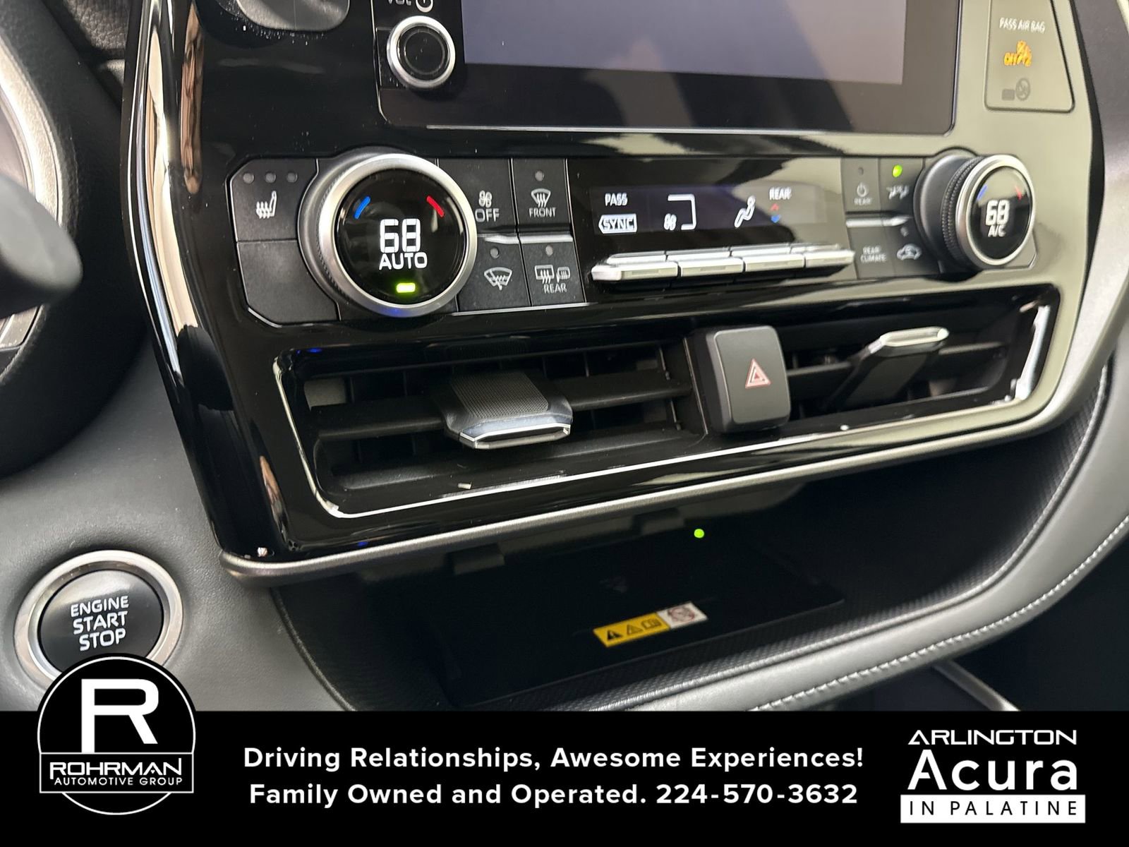 Used 2024 Toyota Highlander XLE AWD/4WD image 10