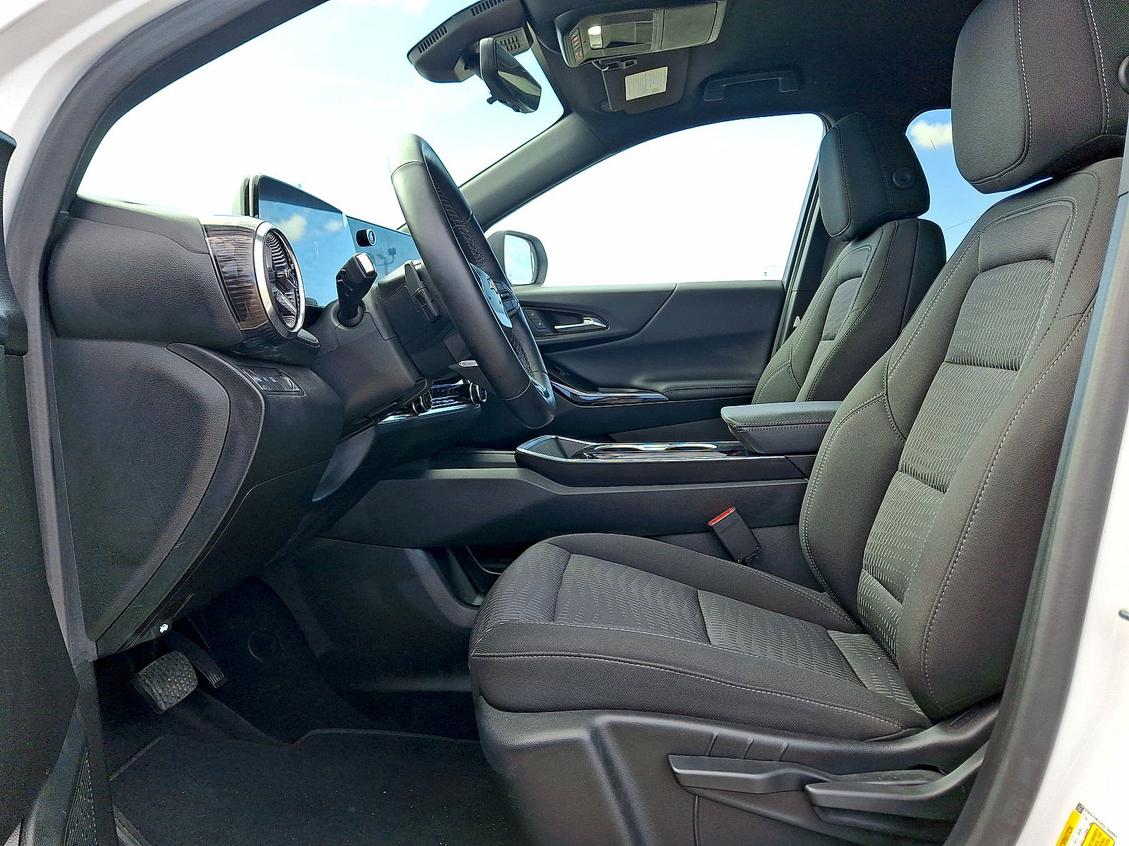 New 2025 Chevrolet Equinox LT w/ Safety and Technology Package FWD image 14