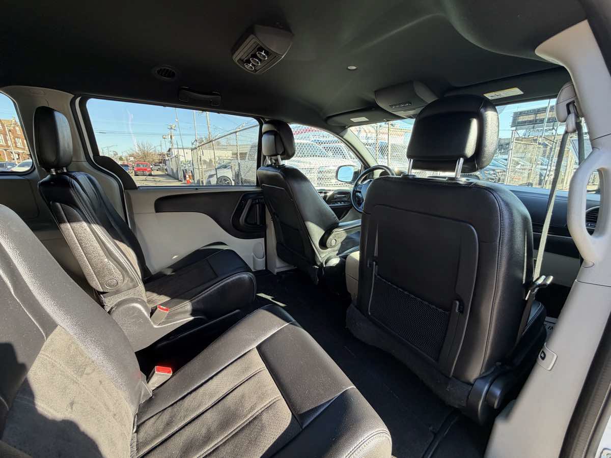 Used 2019 Dodge Grand Caravan SXT FWD image 26