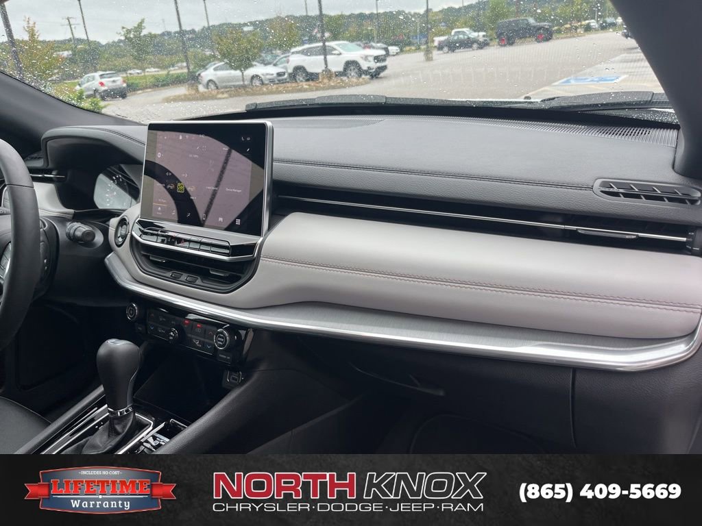 Used 2024 Jeep Compass Limited image 28