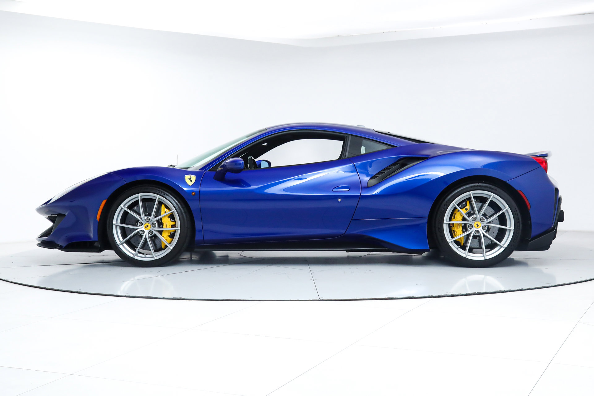Used 2020 Ferrari 488 Pista Coupe image 4
