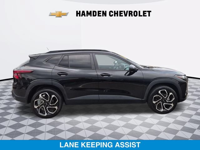 Used 2024 Chevrolet Trax RS w/ Sunroof Package FWD image 2