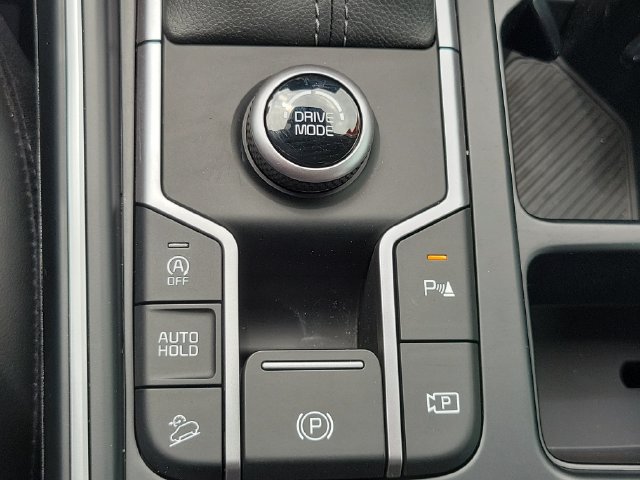 Used 2025 Kia Sorento S FWD image 28