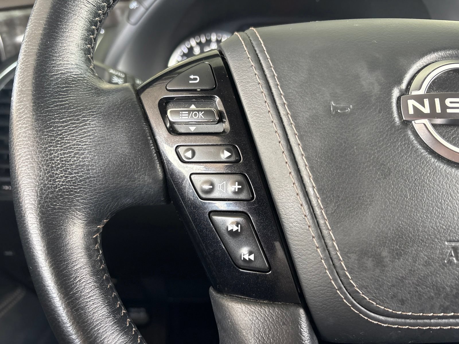 Used 2022 Nissan Armada Platinum w/ Captain's Chairs Package RWD image 37