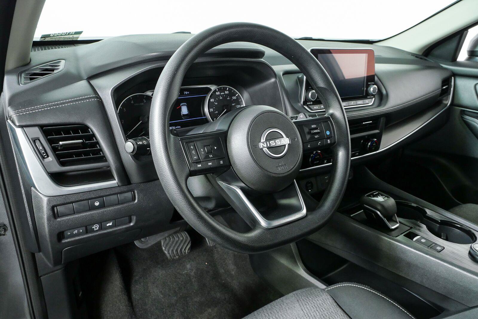 Used 2024 Nissan Rogue SV AWD/4WD image 4