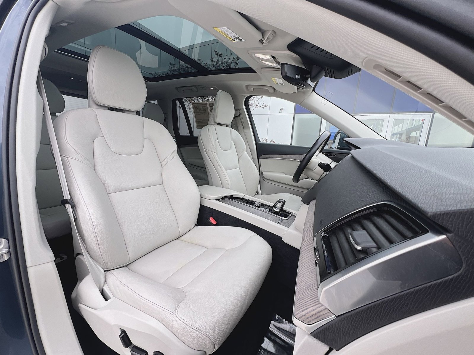 Used 2023 Volvo XC90 B5 Plus w/ Protection Package image 28