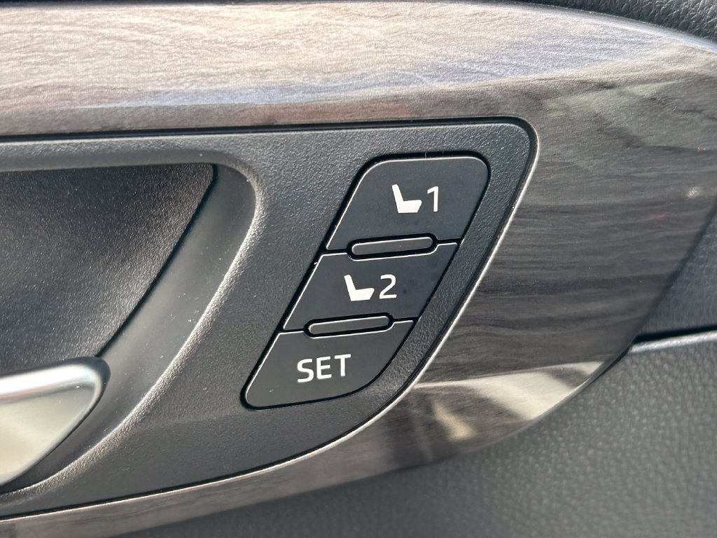 Used 2021 Toyota Highlander Limited AWD/4WD image 28
