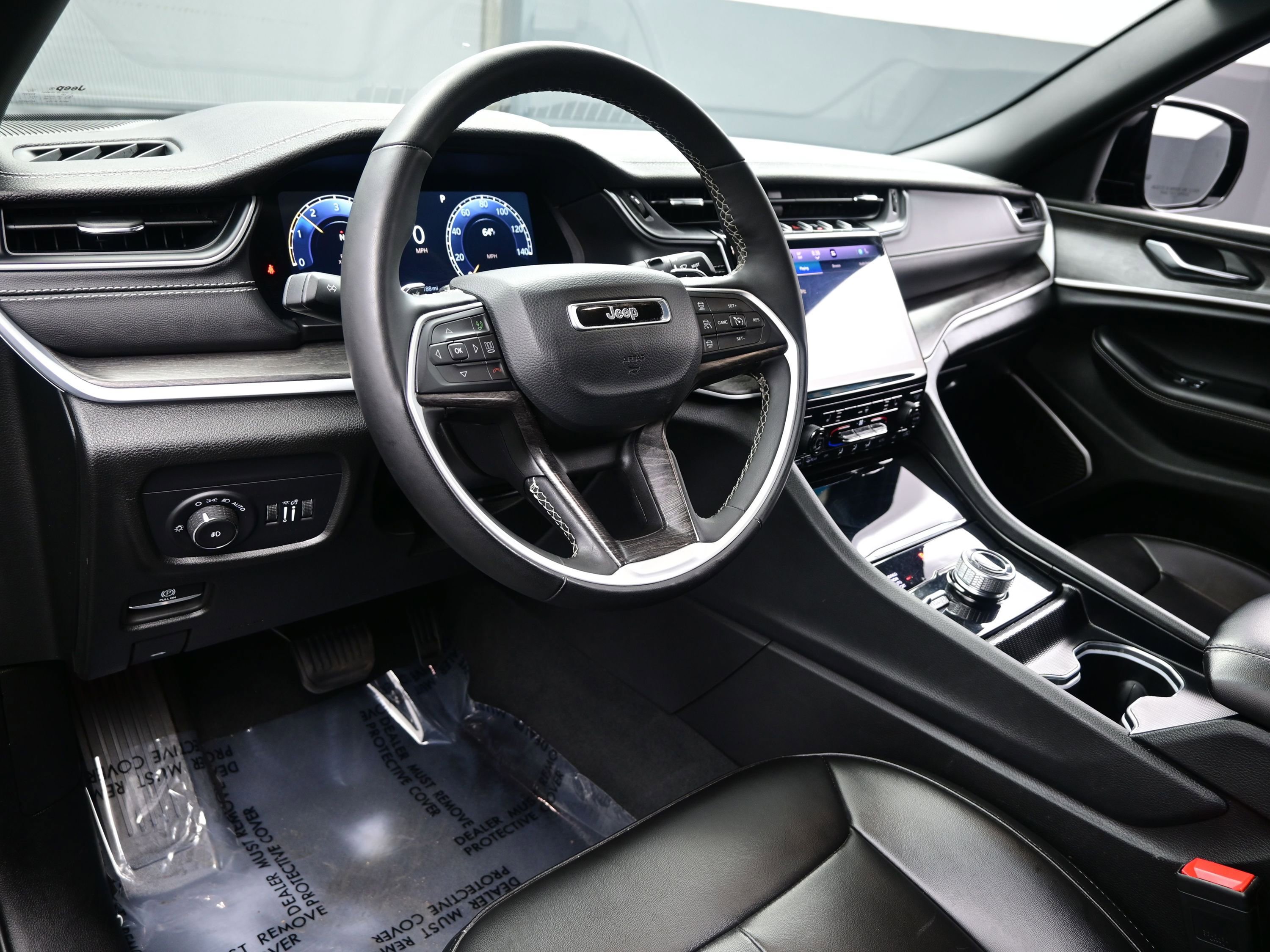 Used 2025 Jeep Grand Cherokee L Limited w/ Black Appearance Package image 13