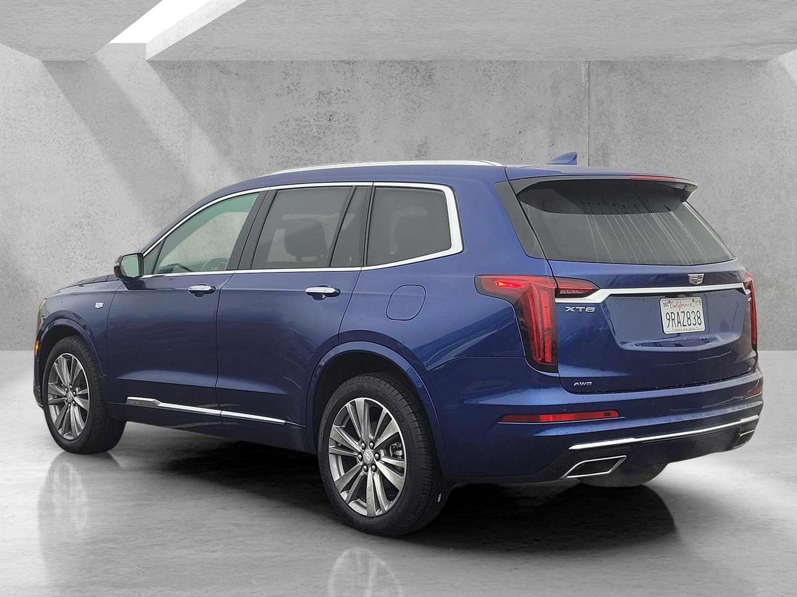 Certified 2025 Cadillac XT6 Premium Luxury image 6