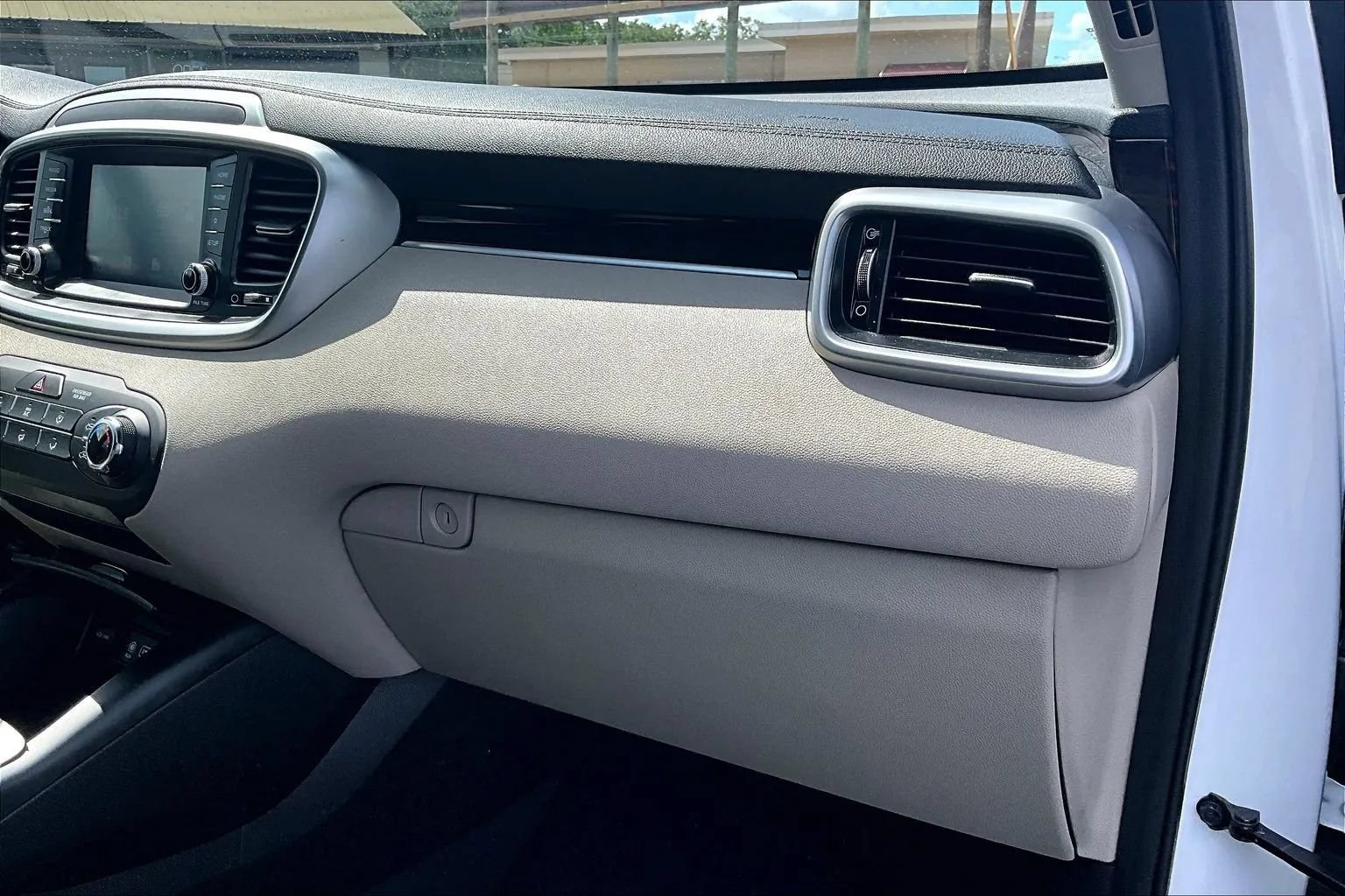 Used 2020 Kia Sorento LX FWD image 16