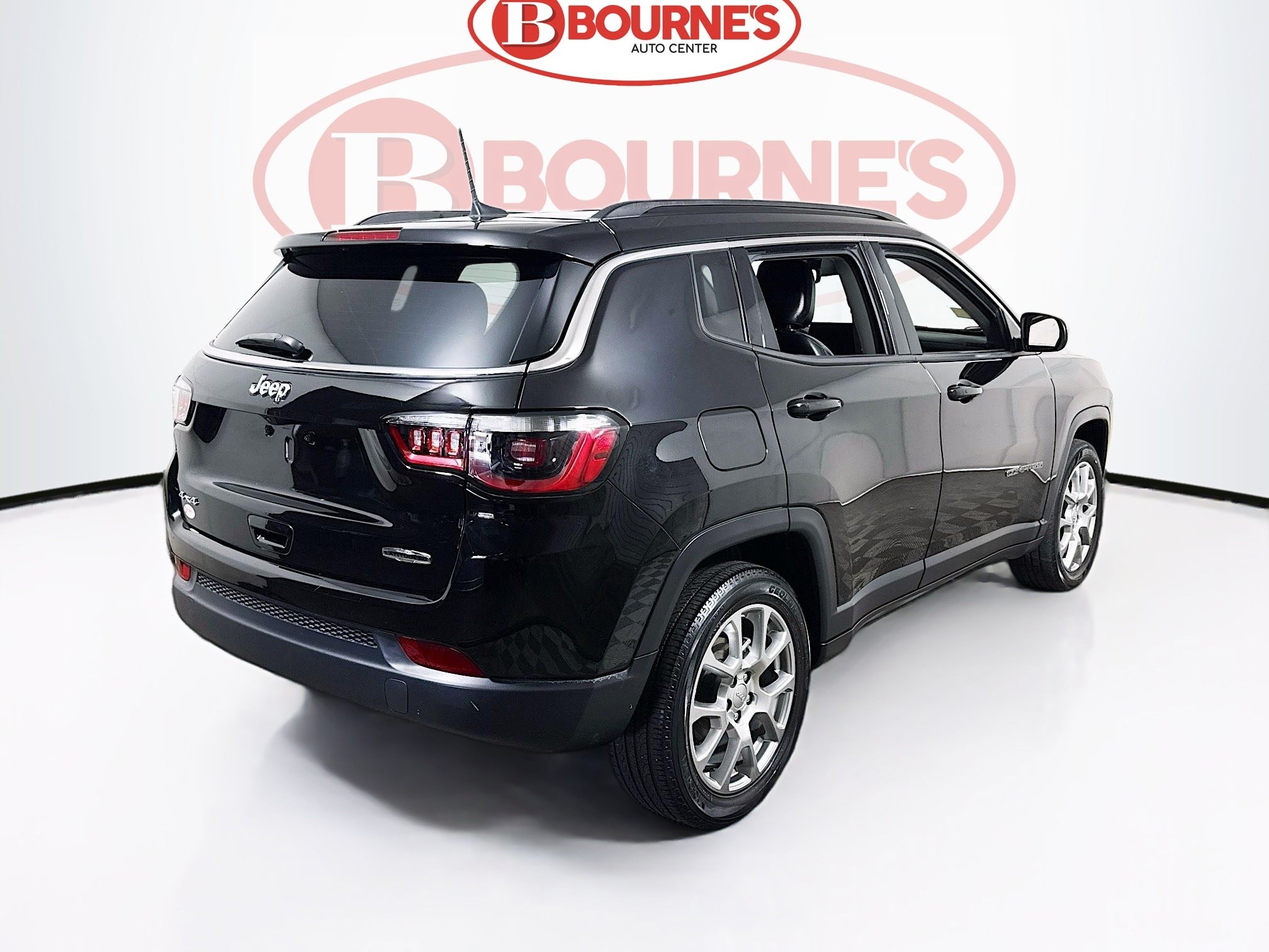 Used 2022 Jeep Compass Latitude AWD/4WD image 9