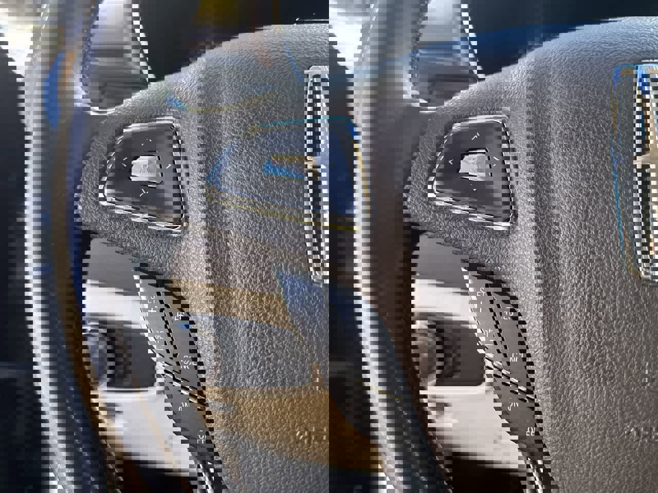 Used 2015 Lincoln MKC FWD w/ Equipment Group 101A Select image 21