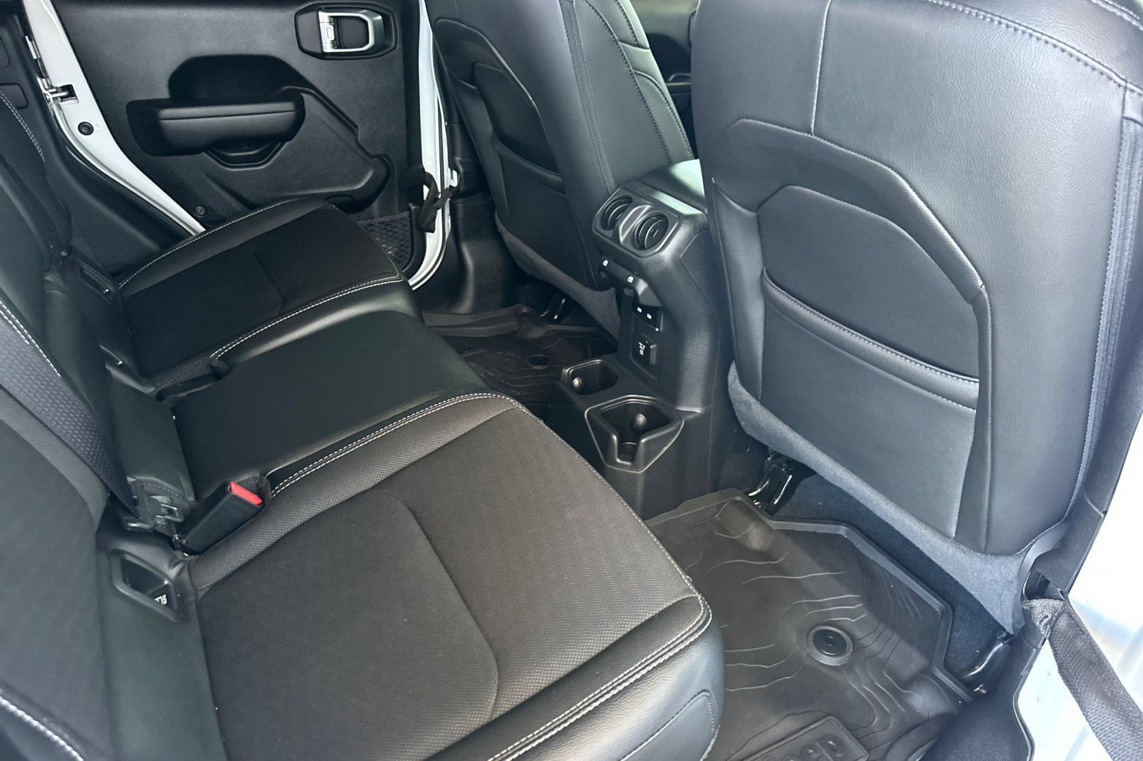 Used 2023 Jeep Gladiator Sport AWD/4WD image 18