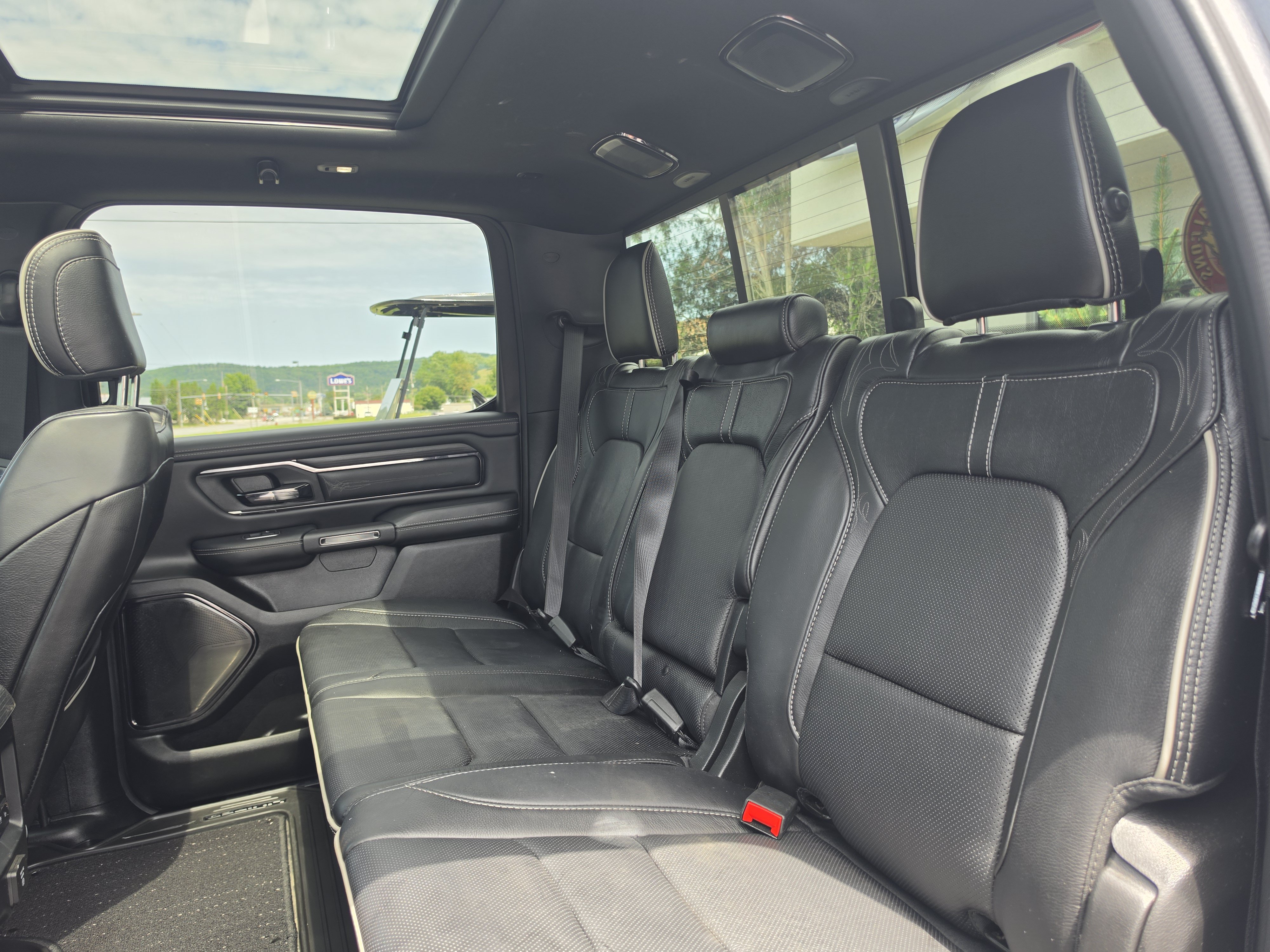 Used 2024 RAM 1500 Limited AWD/4WD image 18