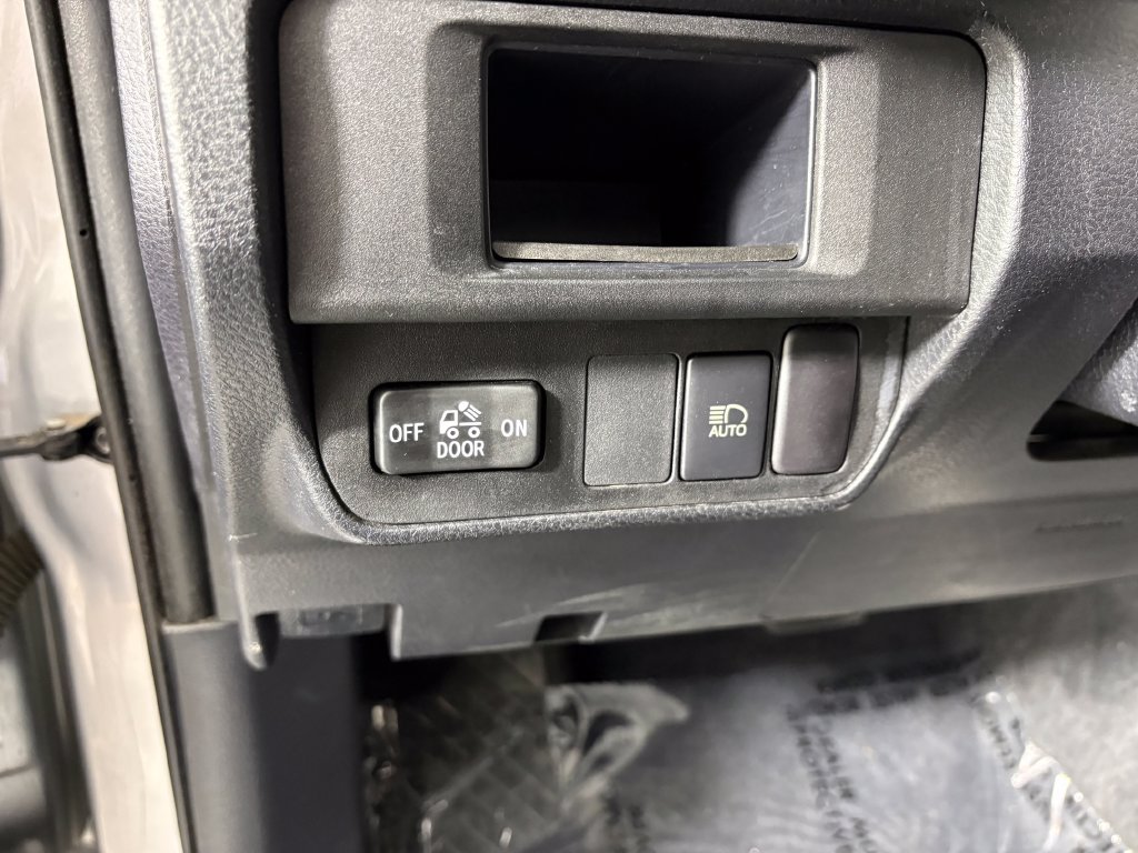 Used 2018 Toyota Tacoma SR5 RWD image 13