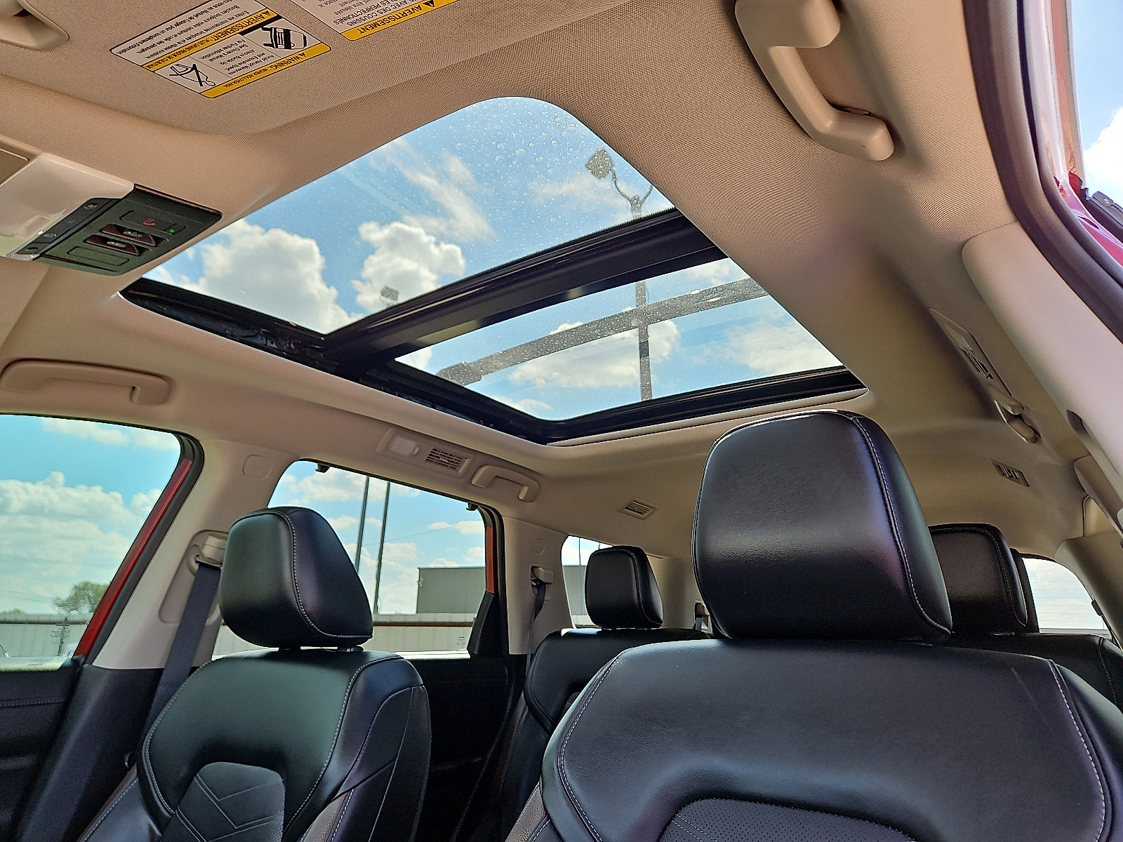 Used 2025 Nissan Pathfinder Platinum image 14