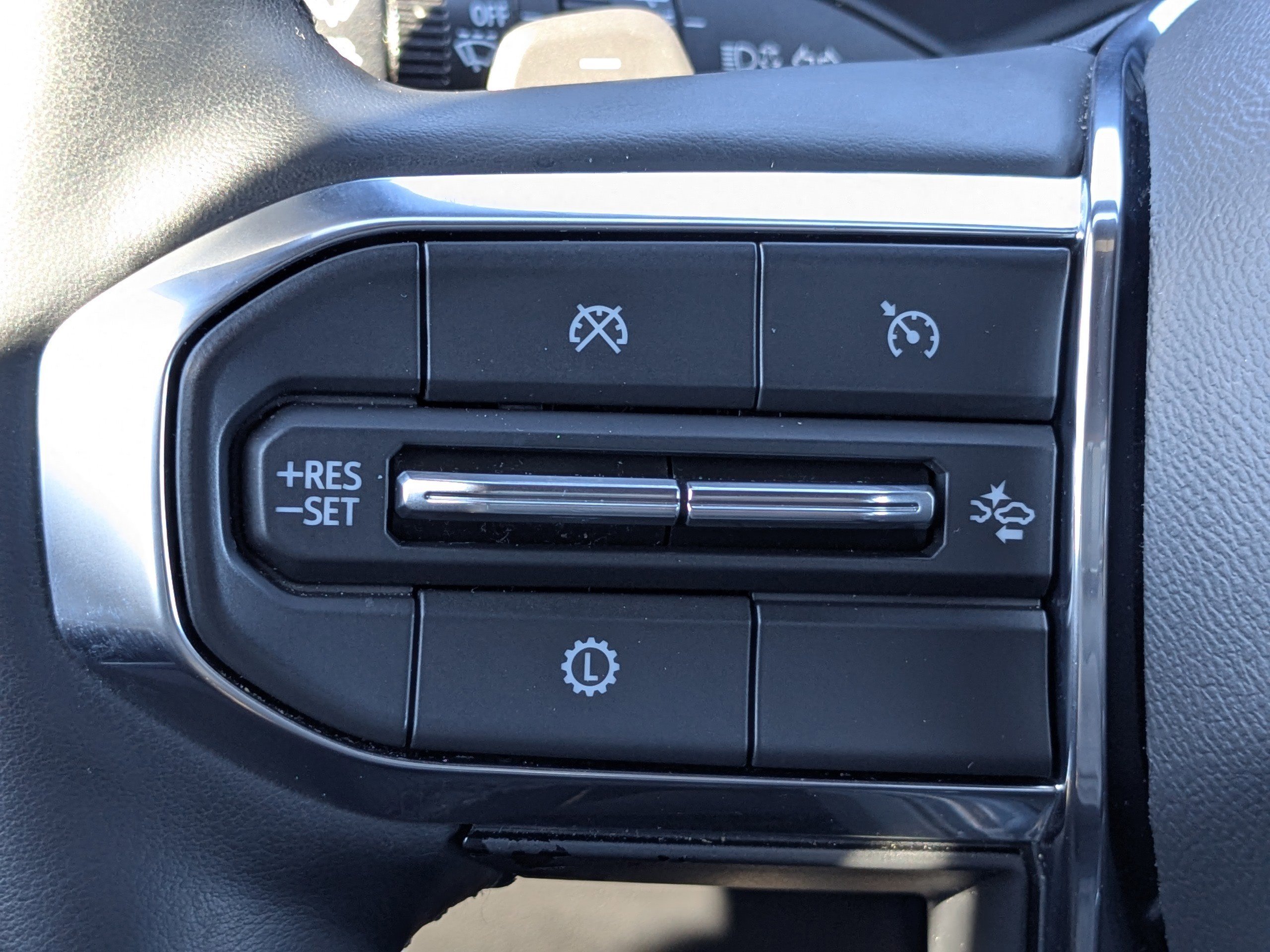 Used 2024 GMC Acadia Elevation image 26