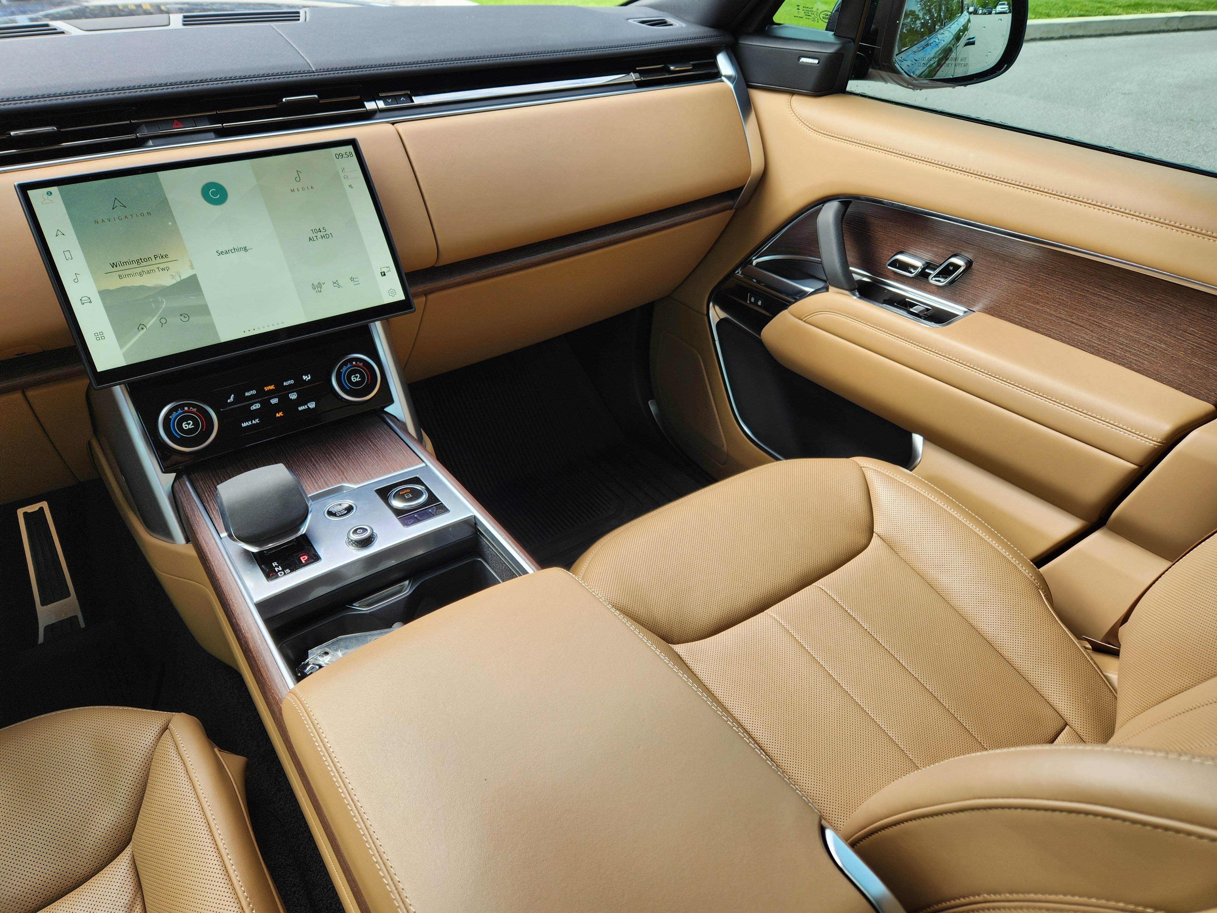 Certified 2023 Land Rover Range Rover SE AWD/4WD image 13