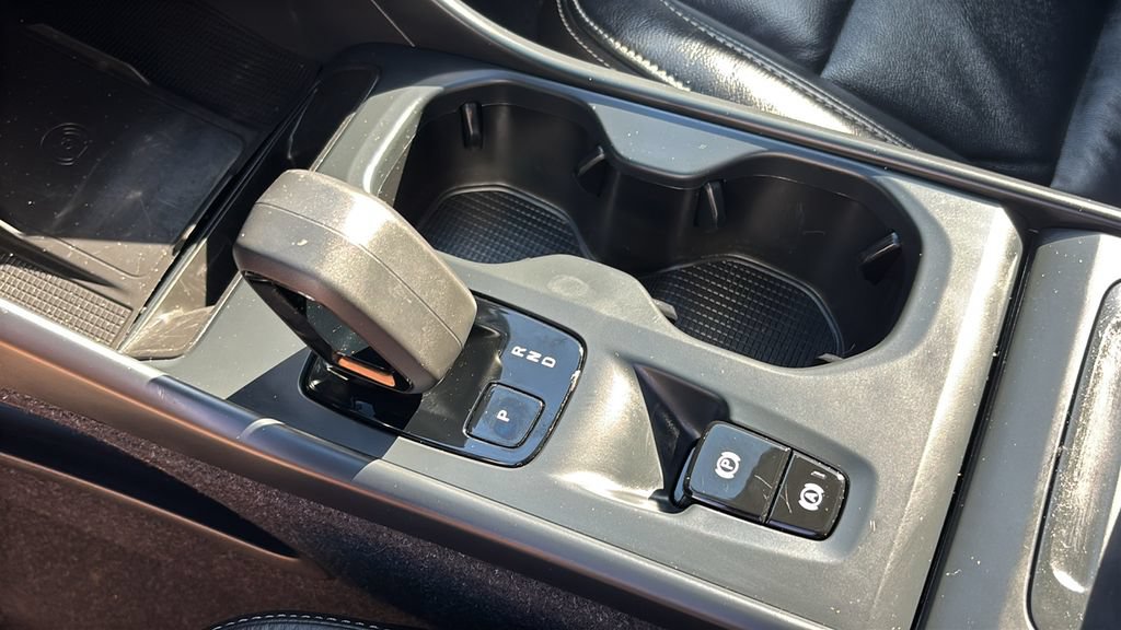 Certified 2024 Volvo XC40 B5 Core AWD/4WD image 22