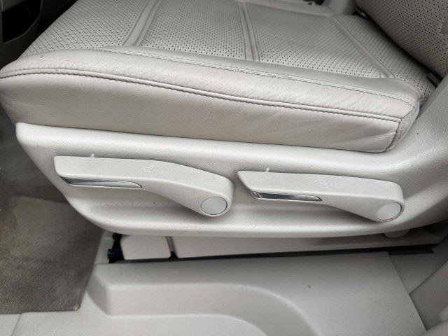 Used 2021 Cadillac Escalade Premium Luxury Platinum AWD/4WD image 48