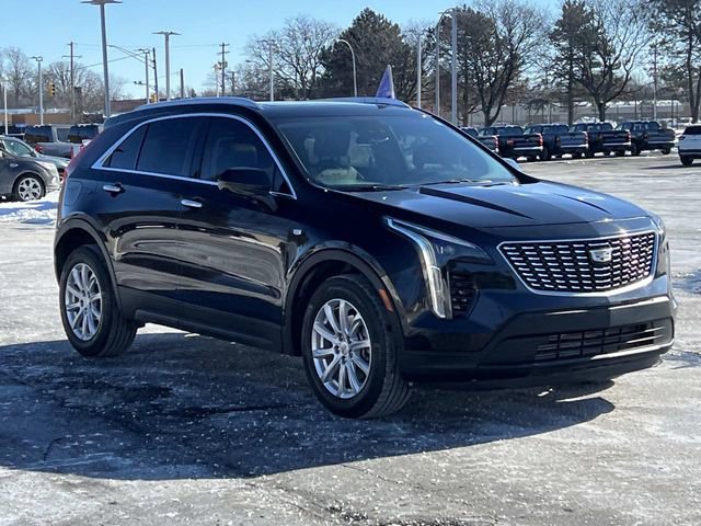 Used 2022 Cadillac XT4 Luxury w/ Cold Weather Package image 7