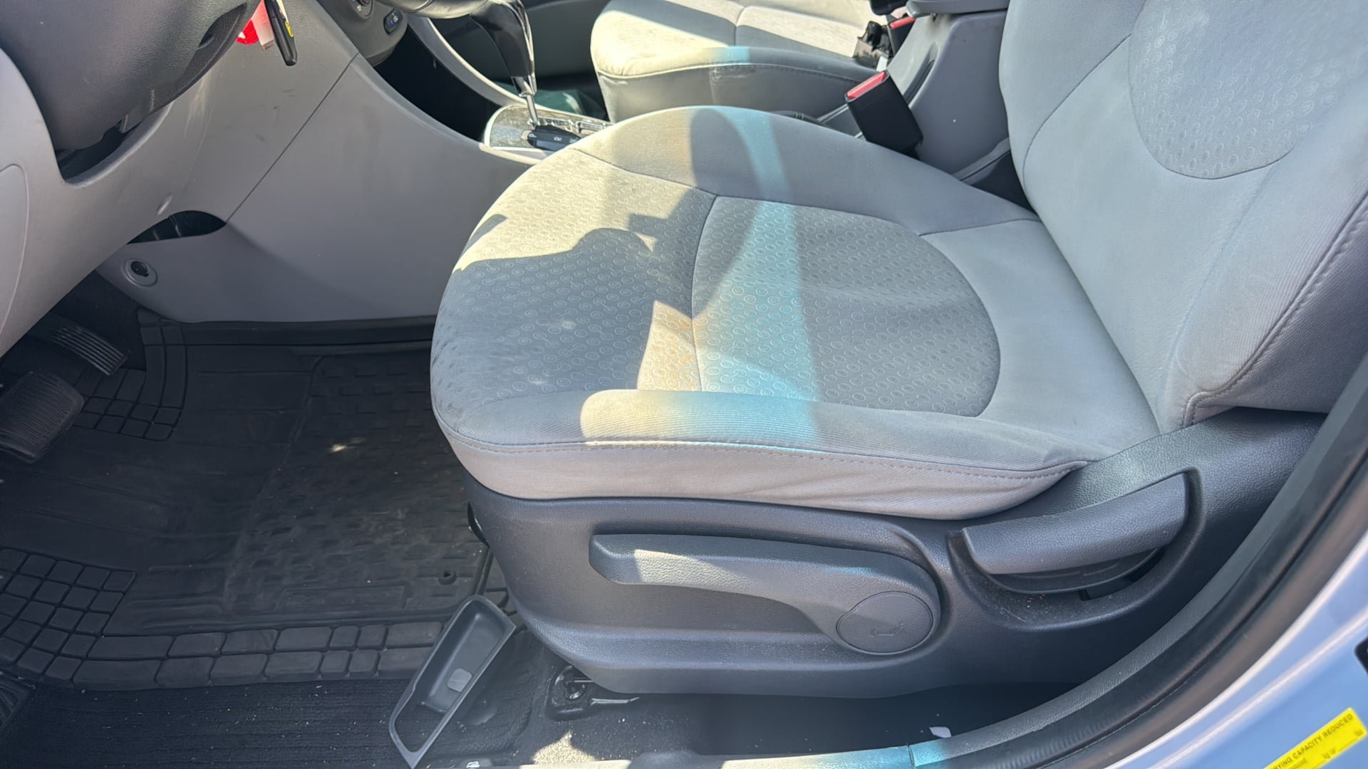 Used 2013 Hyundai Accent SE FWD image 20